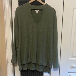 Time and Tru Forest Green V-Neck Tunic